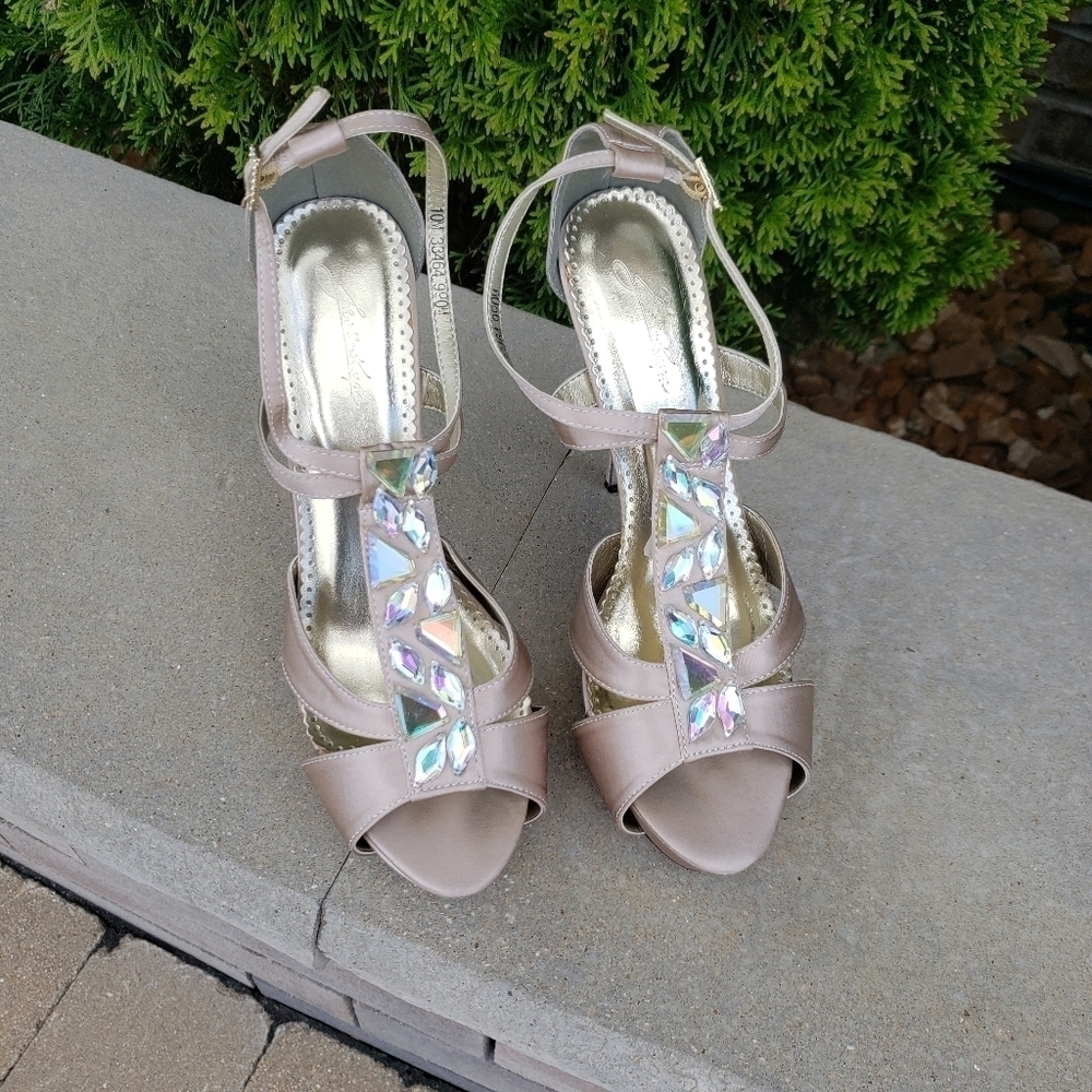 Jonathan Kayne Bejeweled Heels Beige size 10